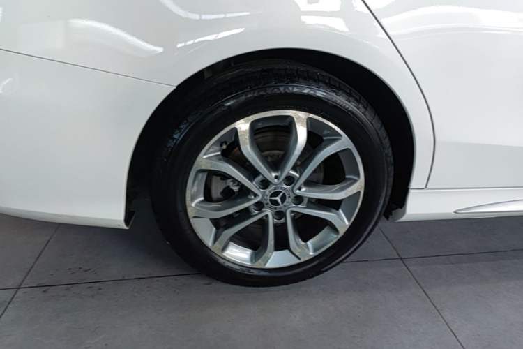 Used Mercedes-Benz C-Class 2018 C 180 L Fashion Edition Sport Version Right Rear Wheel Hub