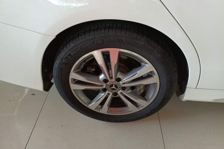 Used Mercedes-Benz C-Class 2018 C 200 L Sport Edition Right Rear Wheel Hub