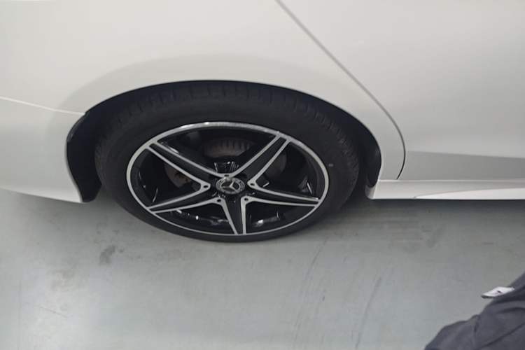 Used Mercedes-Benz C-Class 2018 C 200 Achievement Special Edition Right Rear Wheel Hub