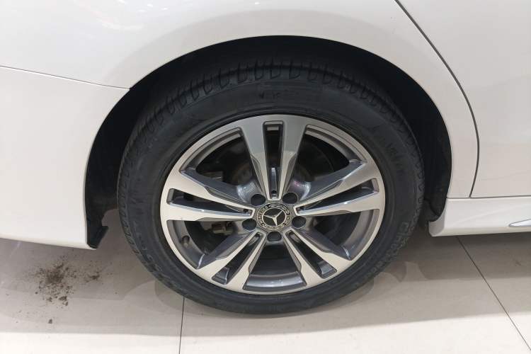 Used Mercedes-Benz C-Class 2018 C 200 L Sport Edition Right Rear Wheel Hub