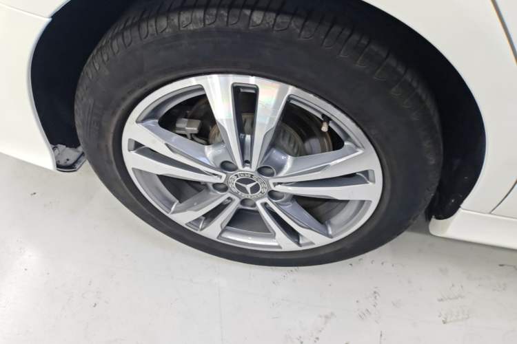 Used Mercedes-Benz C-Class 2018 C 200 L Sport Edition Right Rear Wheel Hub