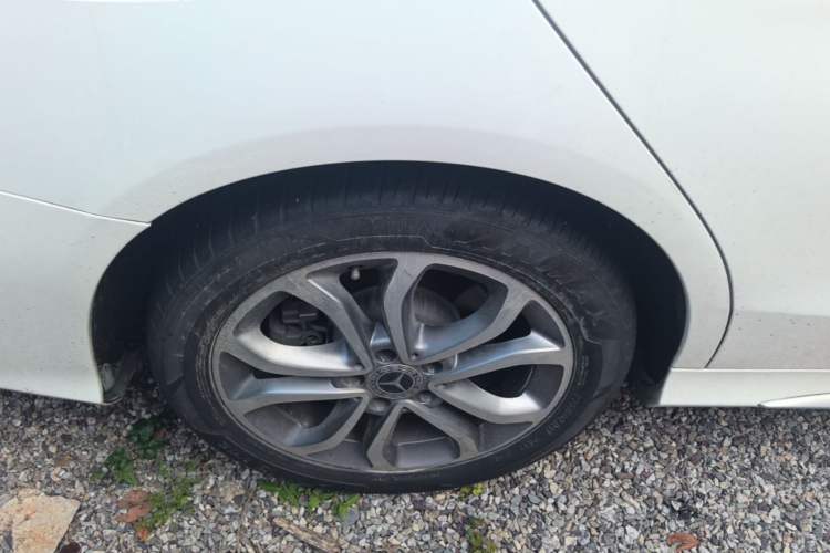 Used Mercedes-Benz C-Class 2018 C 180 L Fashion Edition Sport Version Right Rear Wheel Hub