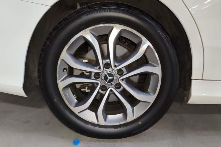 Used Mercedes-Benz C-Class 2018 C 180 L Fashion Edition Sport Version Right Rear Wheel Hub