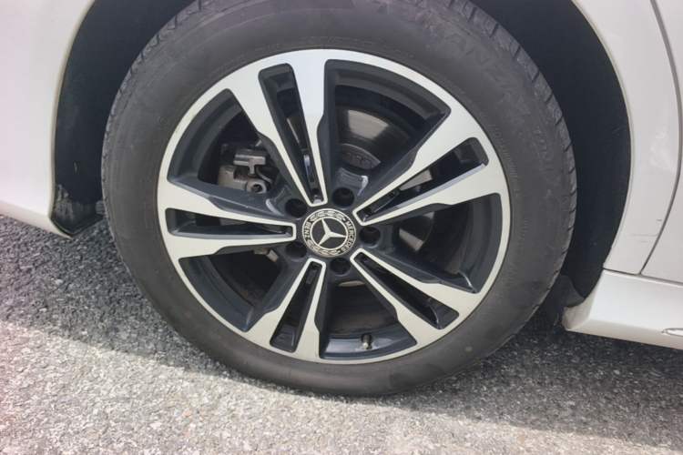 Used Mercedes-Benz C-Class 2018 C 200 Sport Edition Right Rear Wheel Hub