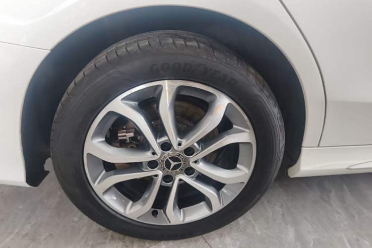 Used Mercedes-Benz C-Class 2018 C 180 L Fashion Edition Sport Version Right Rear Wheel Hub