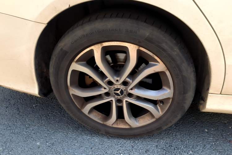 Used Mercedes-Benz C-Class 2018 C 180 L Fashion Edition Sport Version Right Rear Wheel Hub