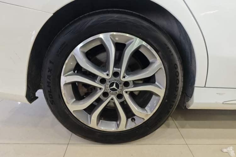 Used Mercedes-Benz C-Class 2018 C 180 L Dynamic Sports Edition Right Rear Wheel Hub