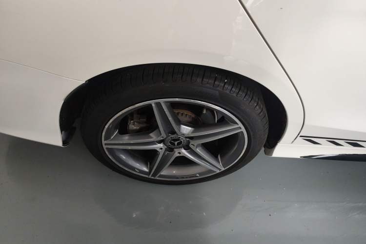 Used Mercedes-Benz C-Class 2018 C 200 Estate Right Rear Wheel Hub