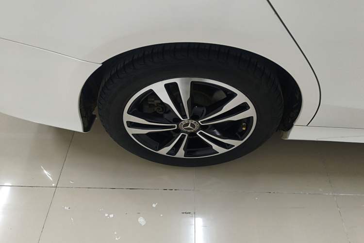Used Mercedes-Benz C-Class 2018 C 200 Sport Edition Right Rear Wheel Hub