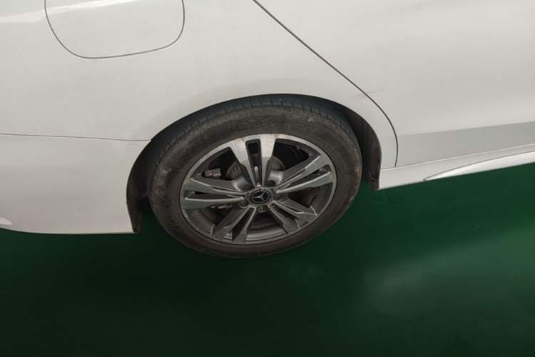 Used Mercedes-Benz C-Class 2018 C 200 L Sport Edition Right Rear Wheel Hub