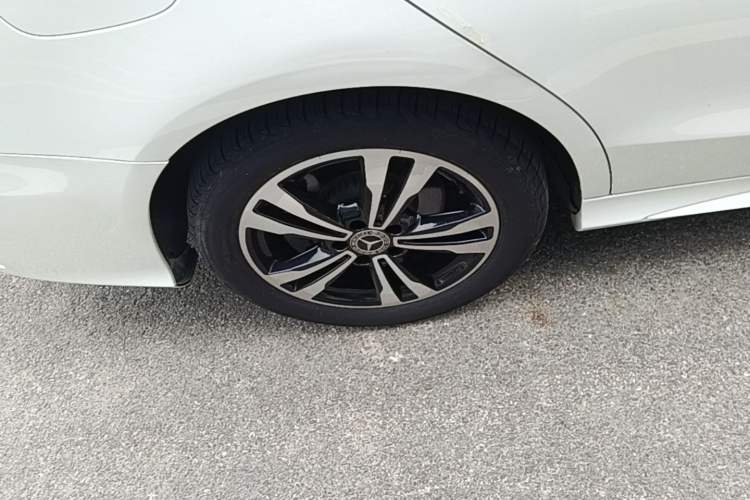Used Mercedes-Benz C-Class 2018 C 200 Sport Edition Right Rear Wheel Hub