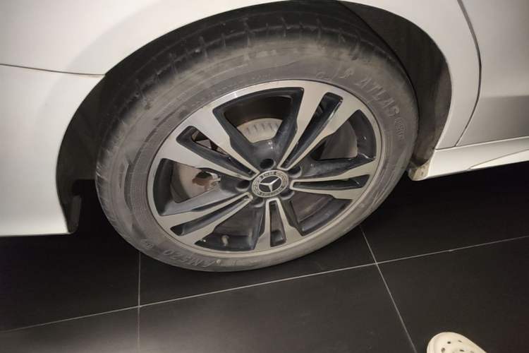 Used Mercedes-Benz C-Class 2018 C 200 Sport Edition Right Rear Wheel Hub
