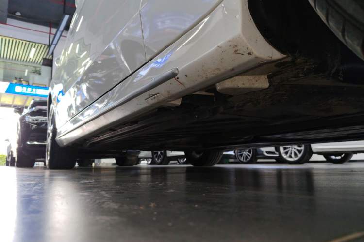 Used Mercedes-Benz C-Class 2018 C 200 L Sport Edition Right Side Sill