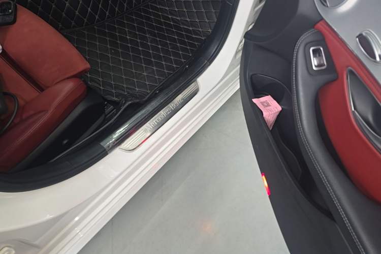 Used Mercedes-Benz C-Class 2018 C 200 Achievement Special Edition Right Side Sill