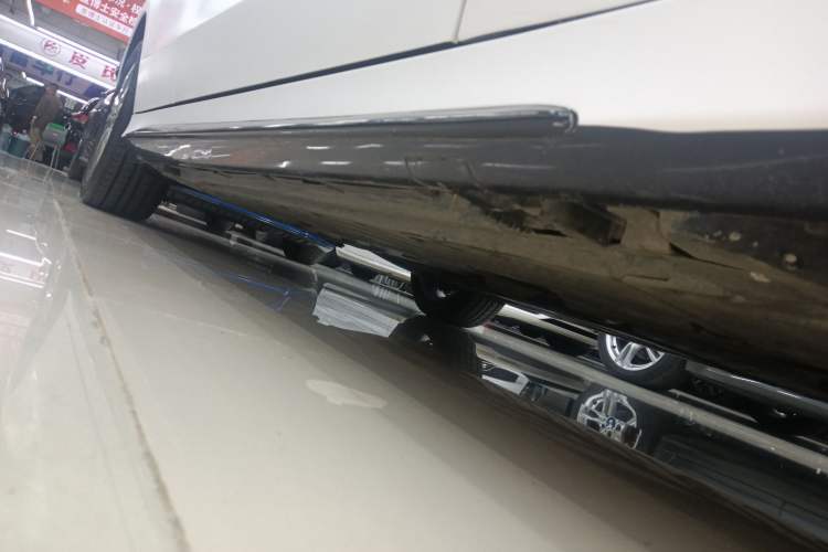 Used Mercedes-Benz C-Class 2018 C 200 L Sport Edition Right Side Sill