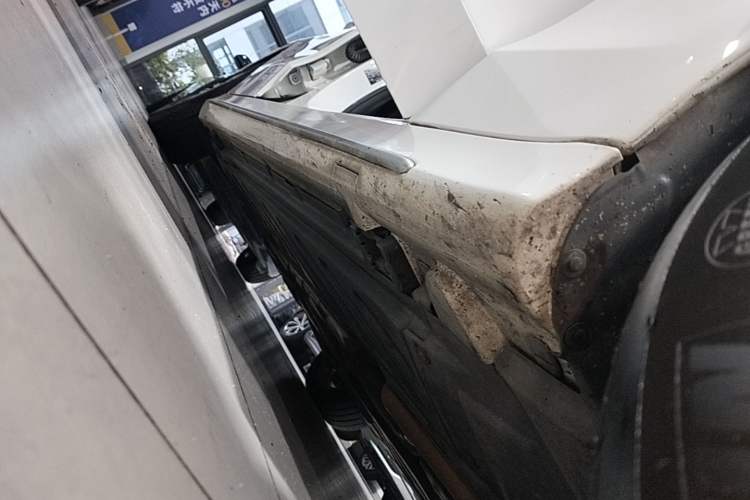 Used Mercedes-Benz C-Class 2018 C 200 L Sport Edition Right Side Sill