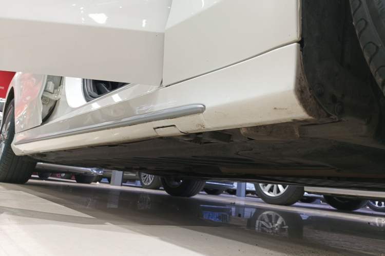 Used Mercedes-Benz C-Class 2018 C 200 L Sport Edition Right Side Sill