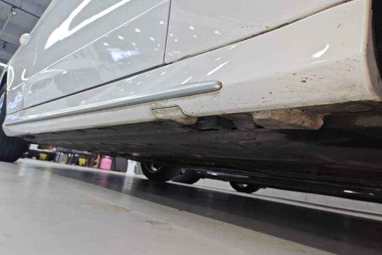 Used Mercedes-Benz C-Class 2018 C 200 L Sport Edition Right Side Sill