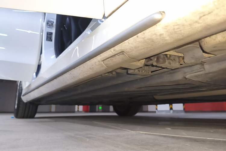 Used Mercedes-Benz C-Class 2018 C 180 L Fashion Edition Sport Version Right Side Sill