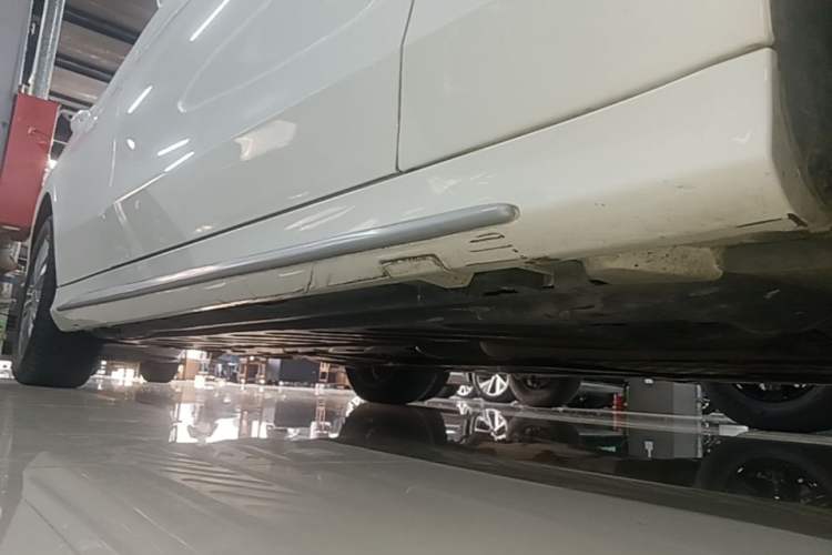 Used Mercedes-Benz C-Class 2018 C 200 L Sport Edition Right Side Sill