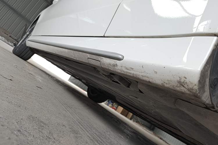 Used Mercedes-Benz C-Class 2018 C 200 L Sport Edition Right Side Sill
