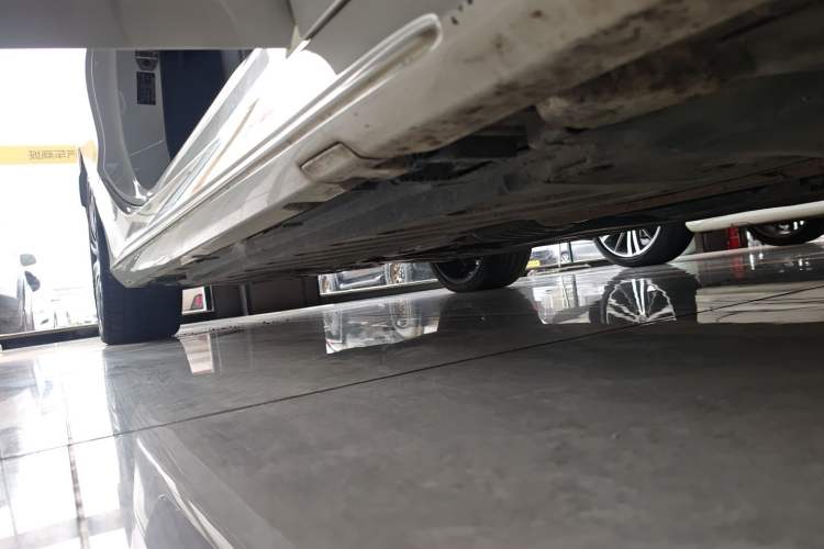 Used Mercedes-Benz C-Class 2018 C 200 4MATIC Coupe Right Side Sill