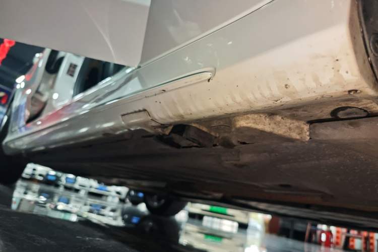 Used Mercedes-Benz C-Class 2018 C 200 Estate Right Side Sill