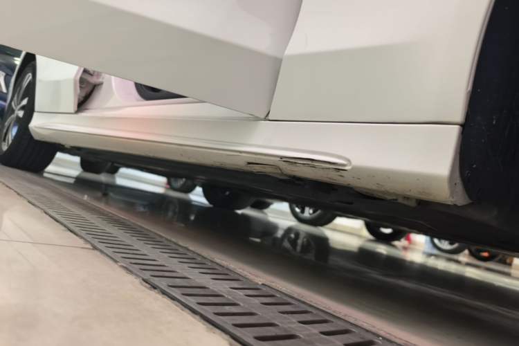 Used Mercedes-Benz C-Class 2018 C 200 Sport Edition Right Side Sill