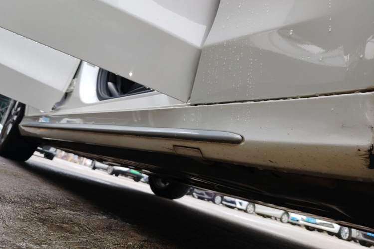 Used Mercedes-Benz C-Class 2018 C 200 L Sport Edition Right Side Sill