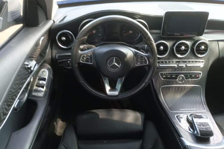 Used Mercedes-Benz C-Class 2018 C 180 L Fashion Edition Sport Version Steering Wheel