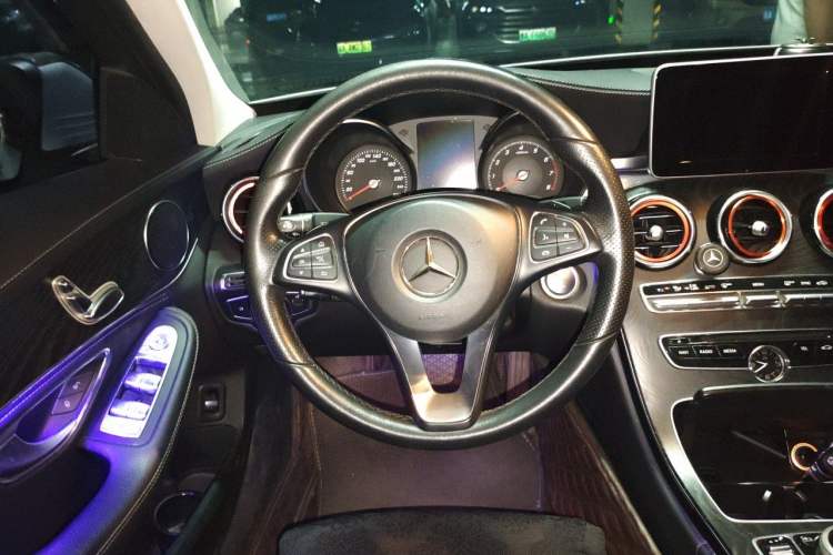 Used Mercedes-Benz C-Class 2018 C 180 L Fashion Edition Sport Version Steering Wheel