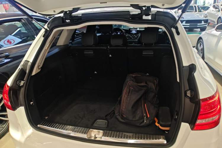 Used Mercedes-Benz C-Class 2018 C 180 station wagon Trunk