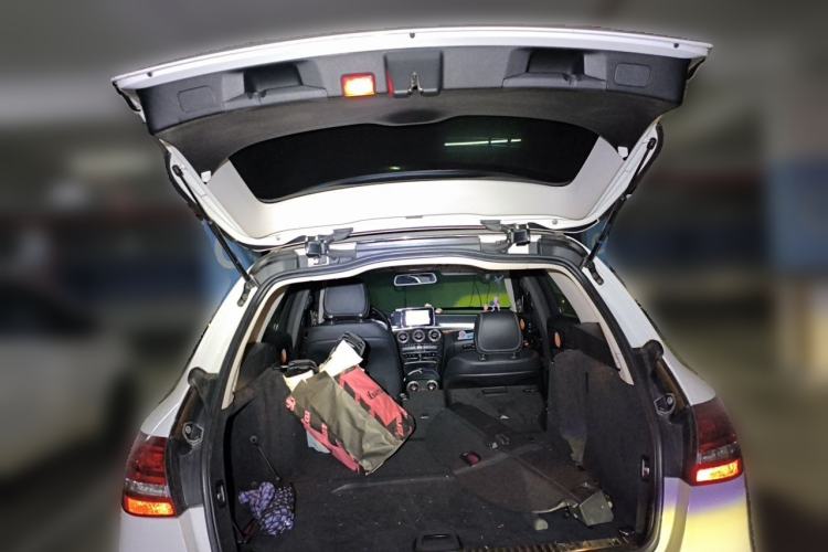 Used Mercedes-Benz C-Class 2018 C 180 station wagon Trunk