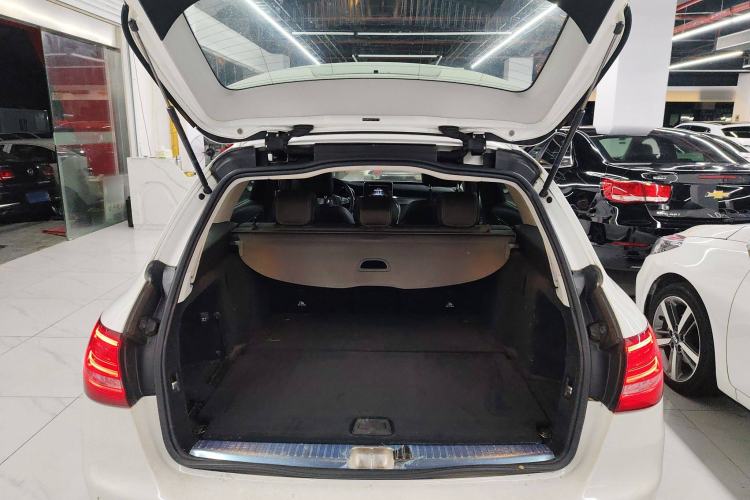 Used Mercedes-Benz C-Class 2018 C 200 Estate Trunk