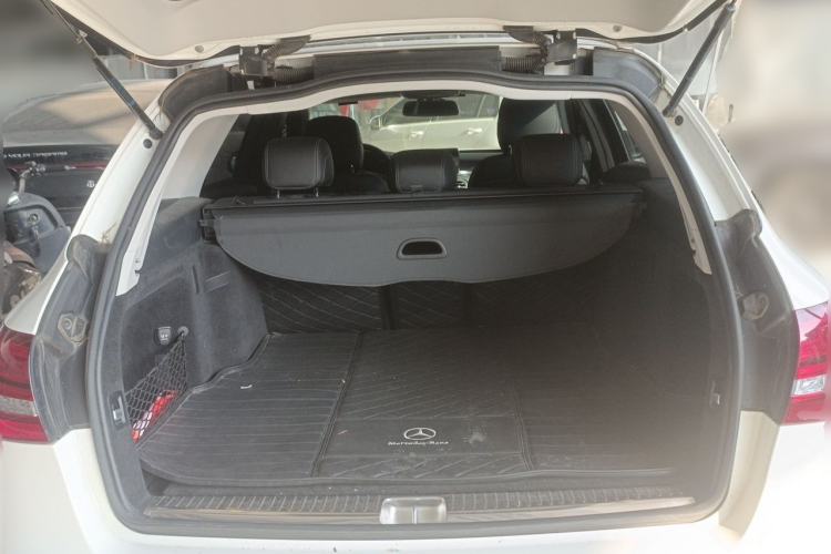 Used Mercedes-Benz C-Class 2018 C 200 Estate Trunk