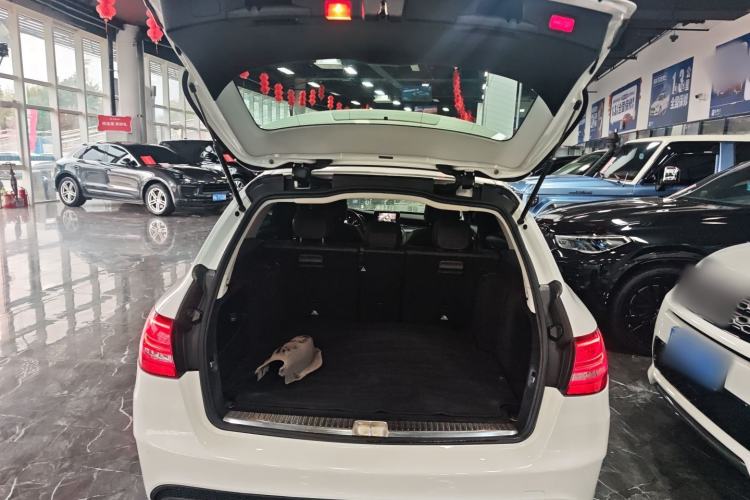Used Mercedes-Benz C-Class 2018 C 200 Estate Trunk