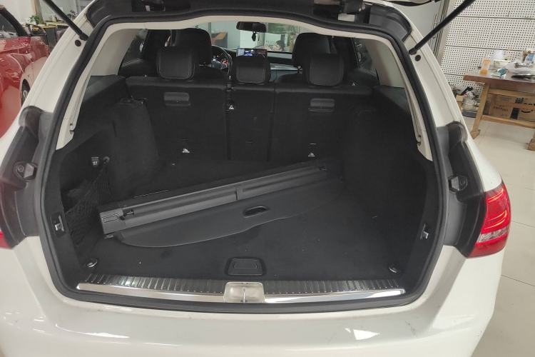 Used Mercedes-Benz C-Class 2018 C 200 Estate Trunk