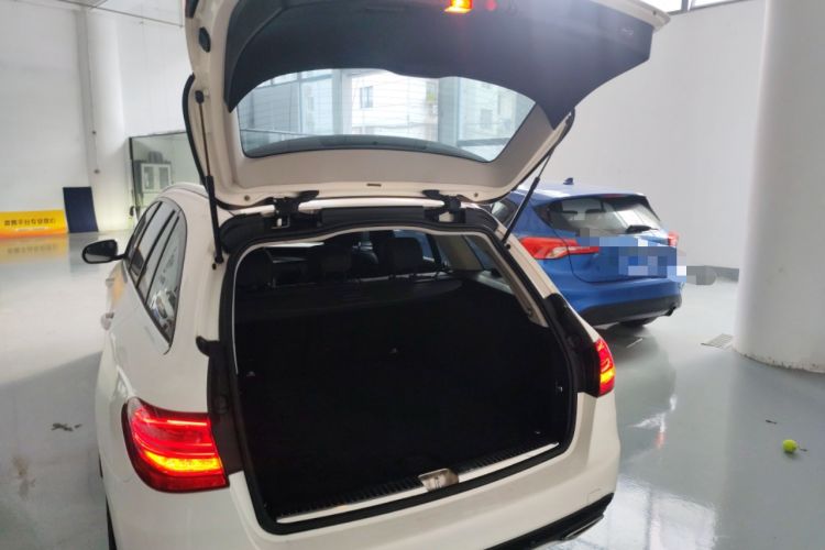 Used Mercedes-Benz C-Class 2018 C 200 Estate Trunk