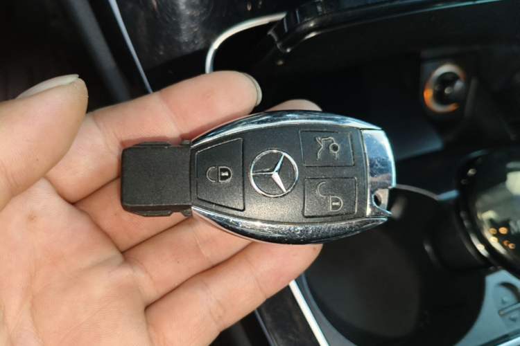 Used Mercedes-Benz C-Class 2018 C 200 Sport Edition Vehicle Key