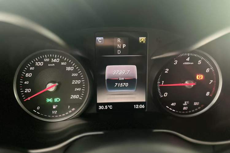 Used Mercedes-Benz C-Class 2018 C 200 Achievement Special Edition Odometer Close Up