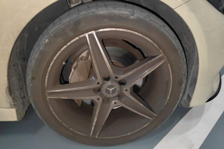 Used Mercedes-Benz C-Class 2018 C 200 Coupe Right Front Wheel Hub