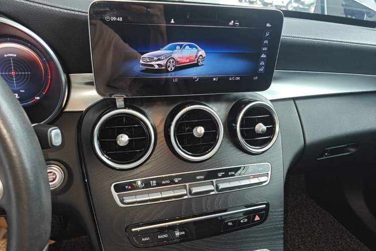 Used Mercedes-Benz C-Class 2019 Restyled C 260 L Sport Edition Audio And AC Panel