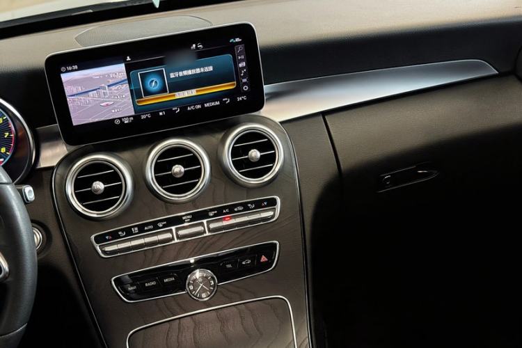 Used Mercedes-Benz C-Class 2019 C 300 station wagon Audio And AC Panel