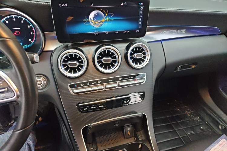 Used Mercedes-Benz C-Class 2019 Restyled C 260 L Sport Edition Audio And AC Panel