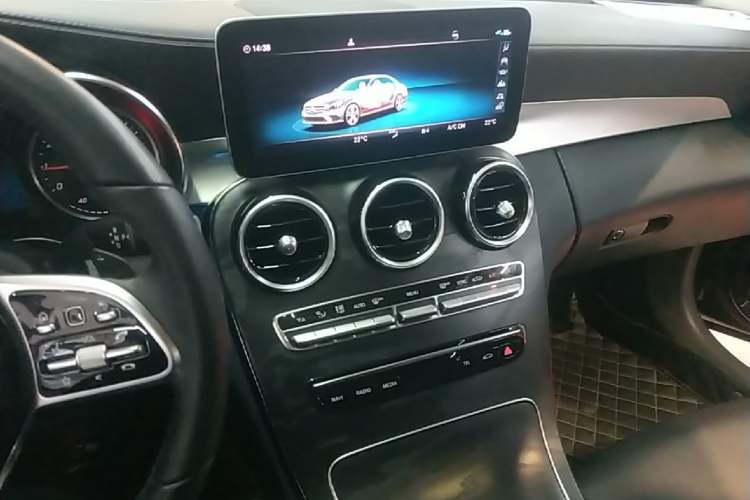 Used Mercedes-Benz C-Class 2019 C 180 L Fashion Edition Sport Version Audio And AC Panel