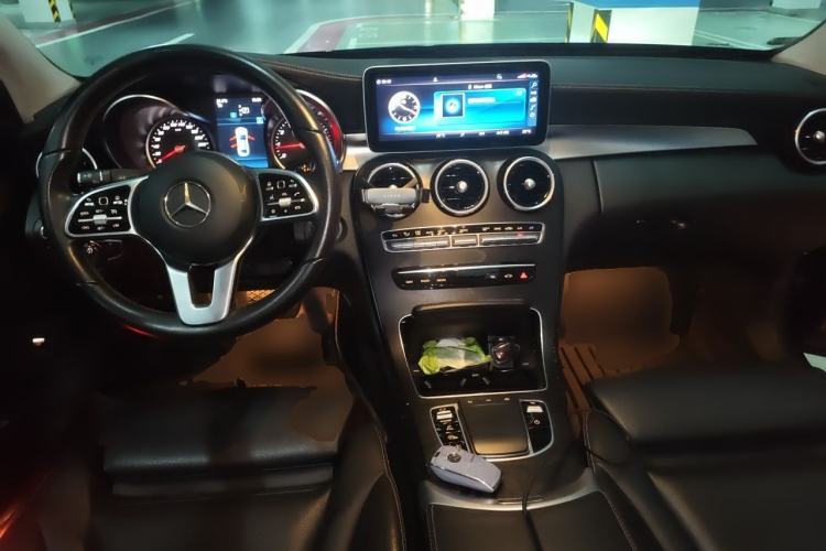 Used Mercedes-Benz C-Class 2019 C 180 L Fashion Edition Sport Version Center Console