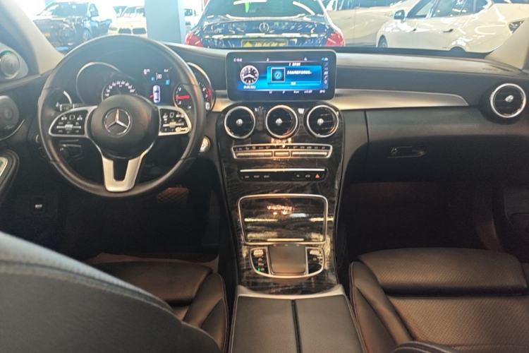 Used Mercedes-Benz C-Class 2019 C 180 L Fashion Edition Sport Version Center Console