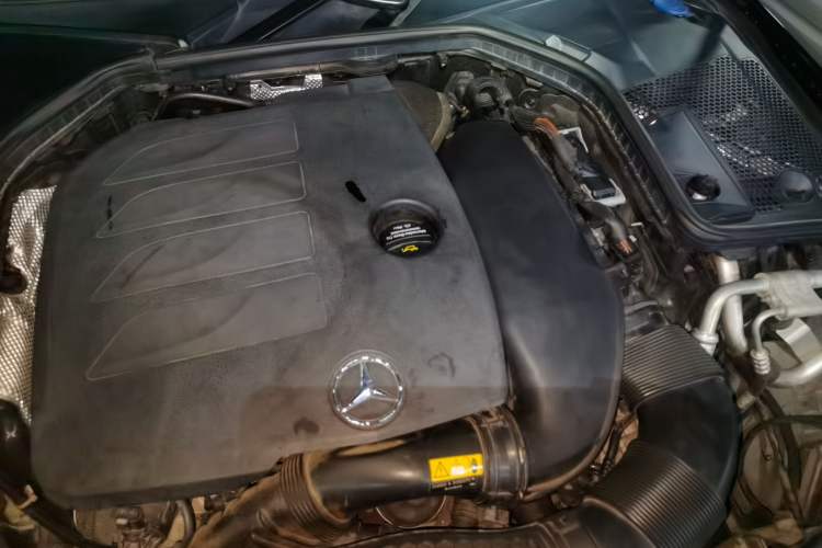 Used Mercedes-Benz C-Class 2019 C 300 station wagon Engine Bay Left