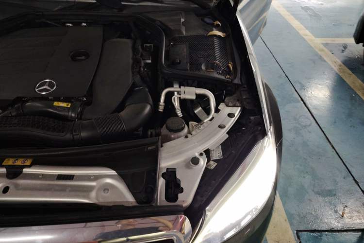 Used Mercedes-Benz C-Class 2019 Updated C 260 L Engine Bay Left