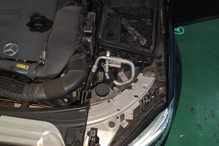 Used Mercedes-Benz C-Class 2019 C 260 Estate Engine Bay Left